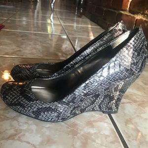 Worthington Eclipse Gray Snake heels. Size 8
